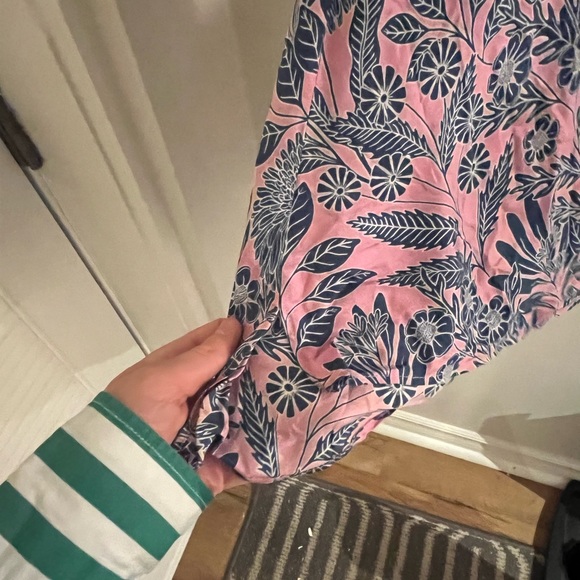 J.crew v neck 100% silk tank top - Picture 3 of 4